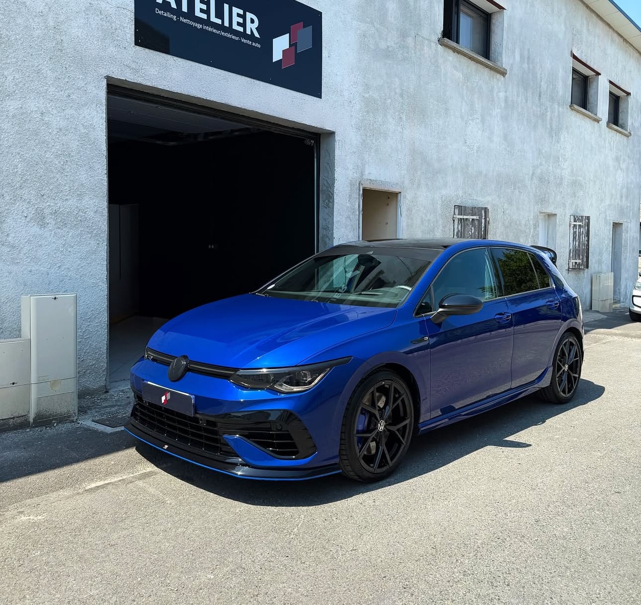 Polissage et correction peinture Volkswagen Golf R bleue à Sadirac
