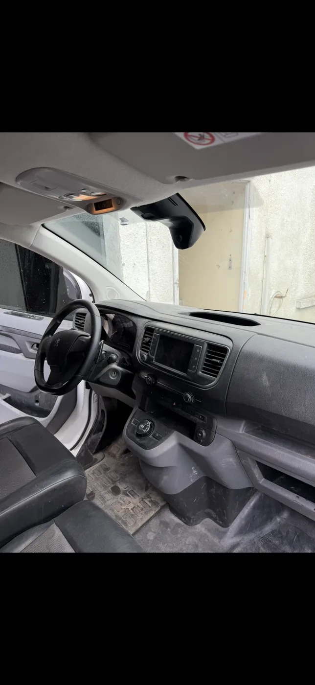 Tableau de bord utilitaire avant et apres nettoyage - avant