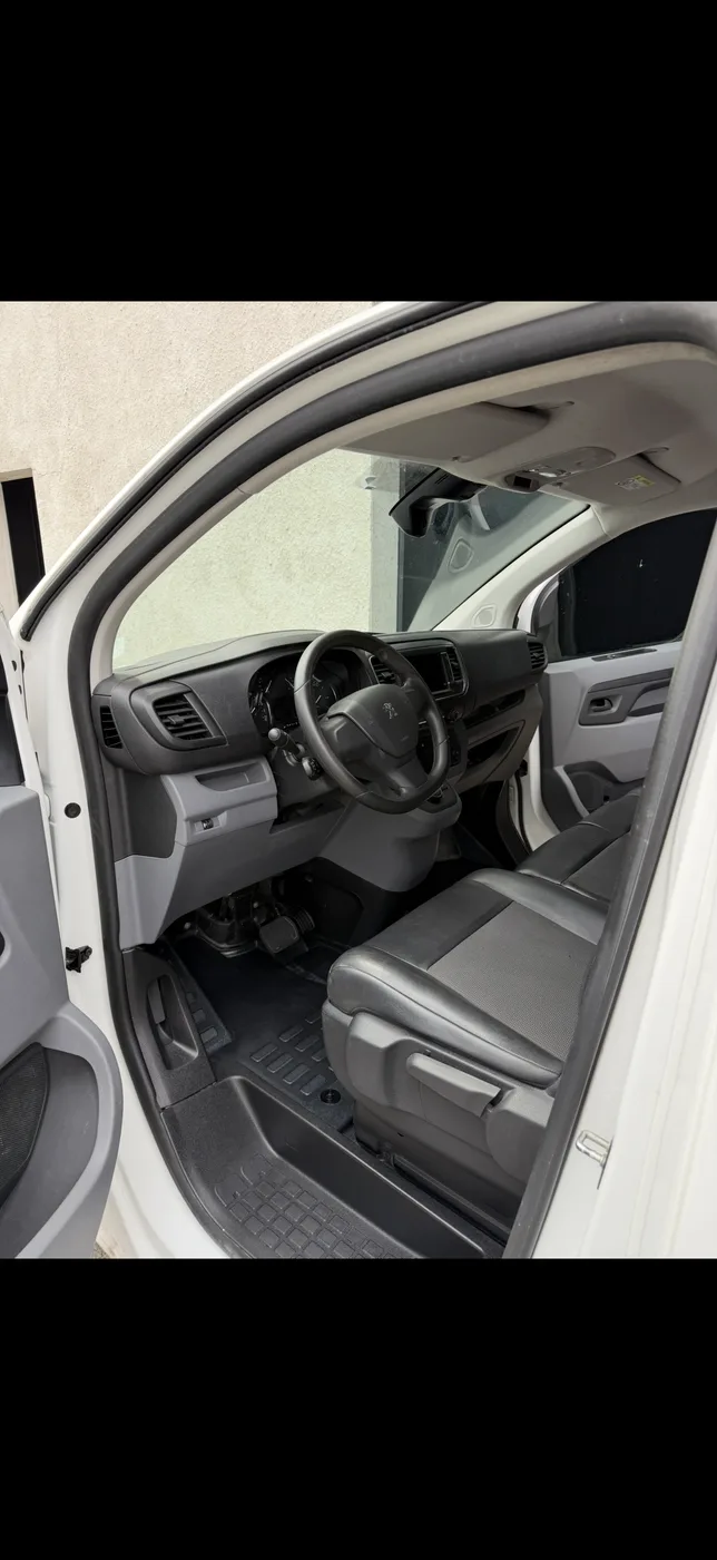 Plancher utilitaire avant et apres nettoyage - apres